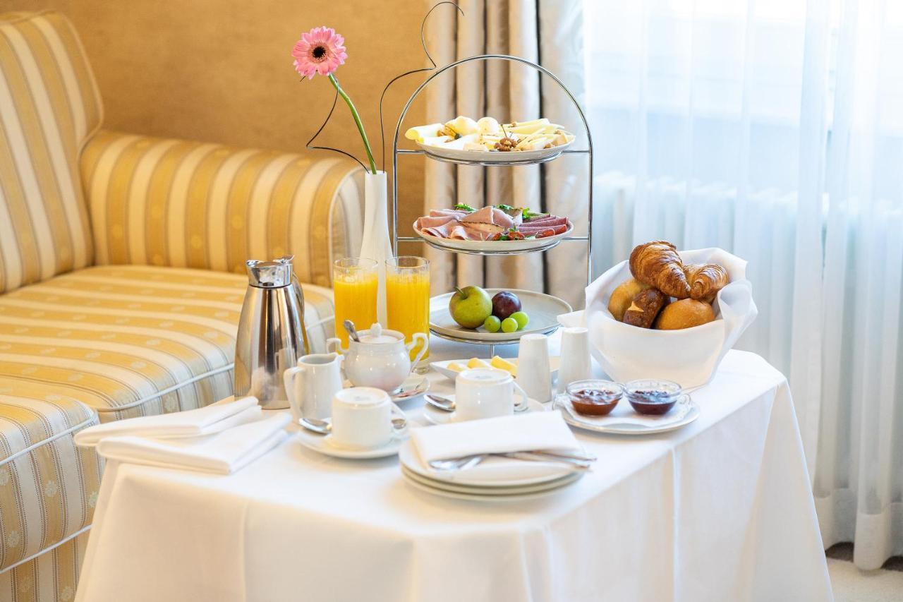 Seetelhotel Ahlbecker Hof Heringsdorf  Exterior foto Room service