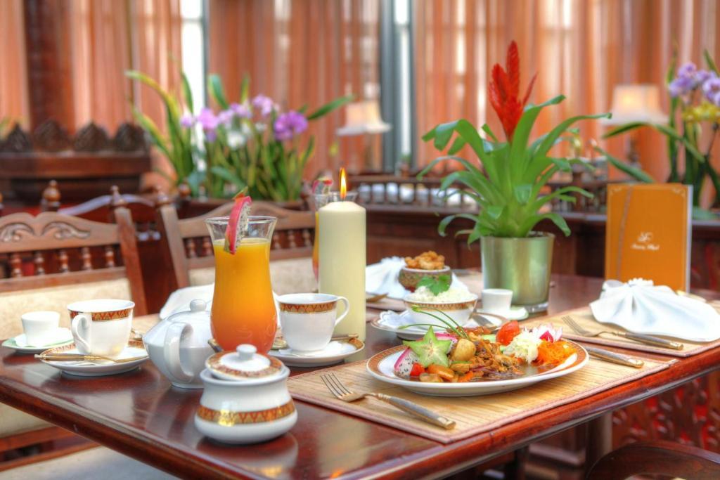 Seetelhotel Ahlbecker Hof Heringsdorf  Exterior foto A table set for breakfast