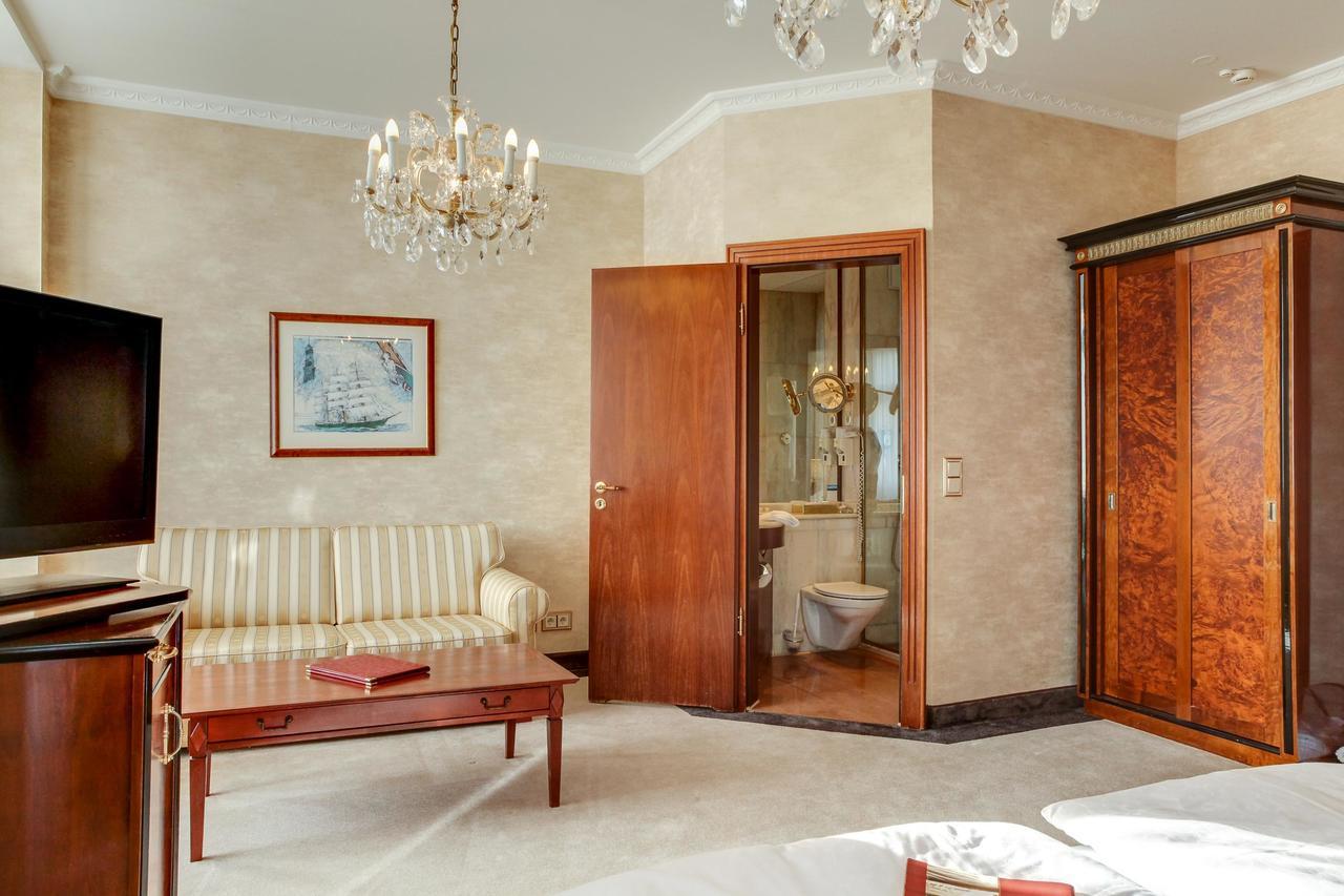 Seetelhotel Ahlbecker Hof Heringsdorf  Exterior foto A room at the hotel