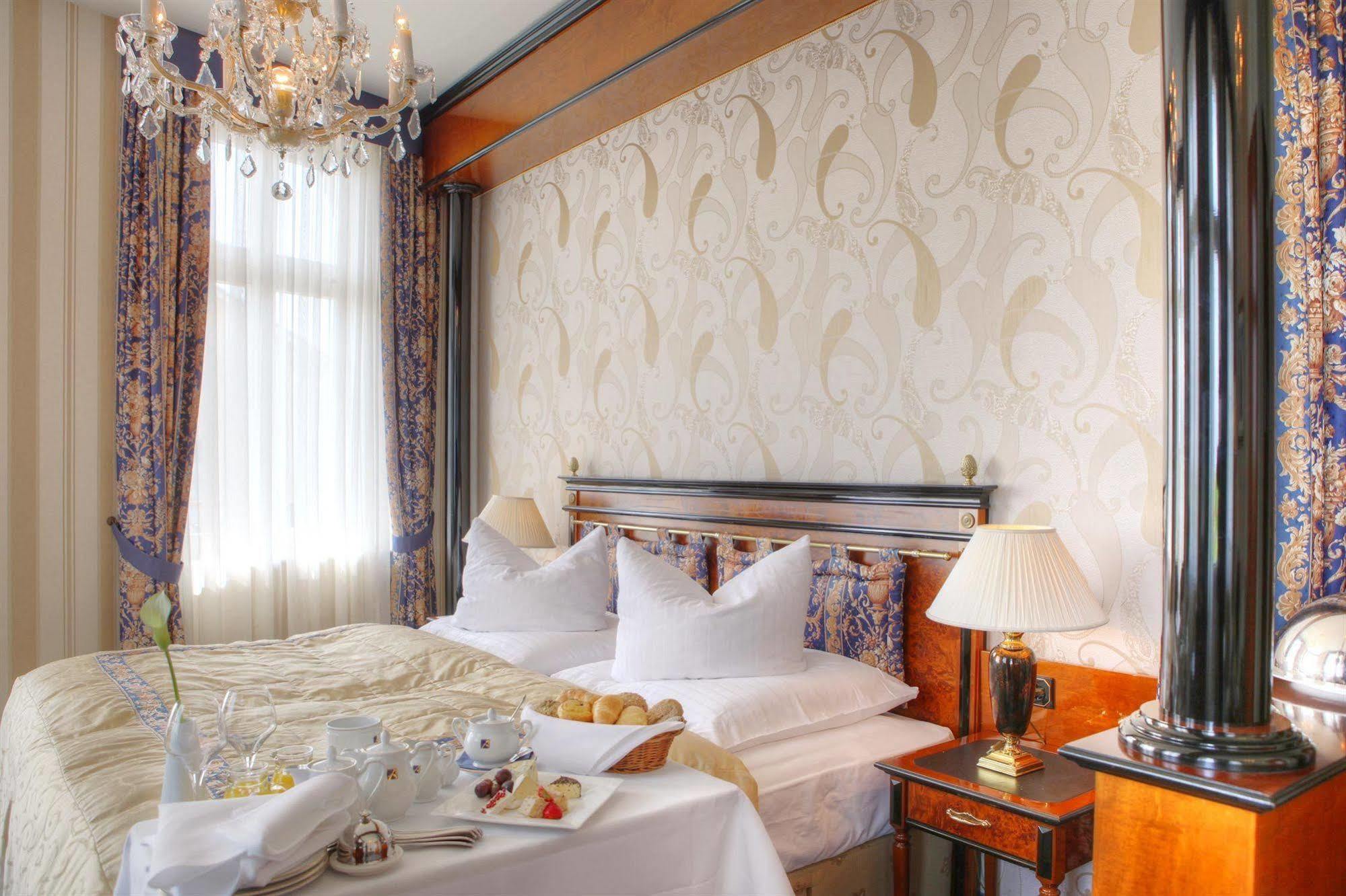 Seetelhotel Ahlbecker Hof Heringsdorf  Exterior foto A room at the hotel