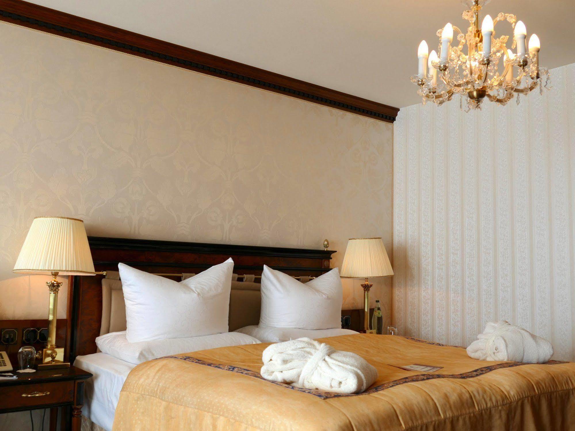 Seetelhotel Ahlbecker Hof Heringsdorf  Exterior foto A bedroom at the hotel